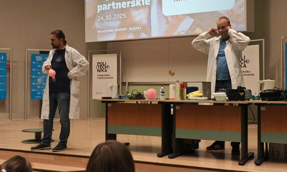 Noc Innowacji 2025 - pokazy Fizyka wok&oacute;ł nas