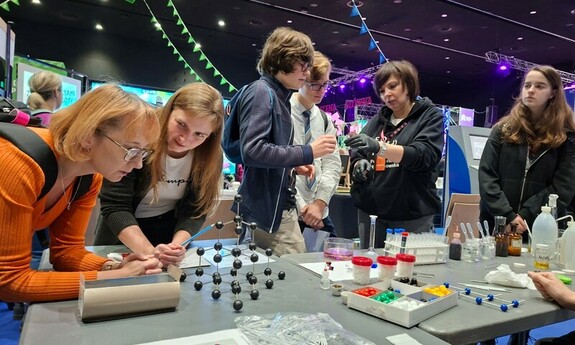 Grudzień 2025 z WIP-em - pod hasłem eksperyment&oacute;w, wyjazd&oacute;w i mikołajkowej nauki