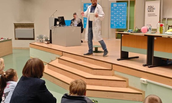 Noc Innowacji 2025 - pokazy Fizyka wok&oacute;ł nas