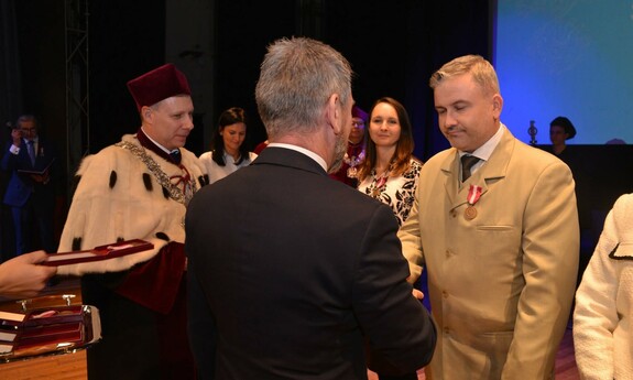 Uroczysta ceremonia wręczenia nagr&oacute;d i odznaczeń na Politechnice Częstochowskiej