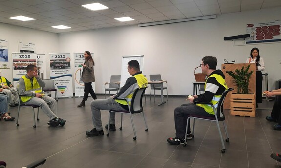 Studenci podczas warsztat&oacute;w w firmie Beko