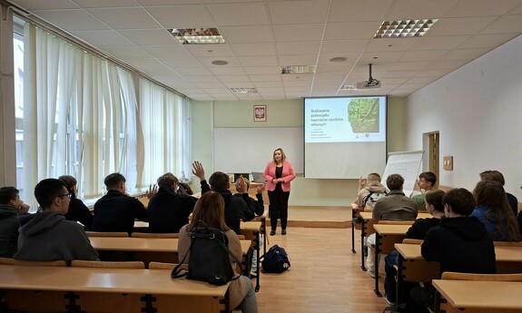 Grudzień 2025 z WIP-em - pod hasłem eksperyment&oacute;w, wyjazd&oacute;w i mikołajkowej nauki