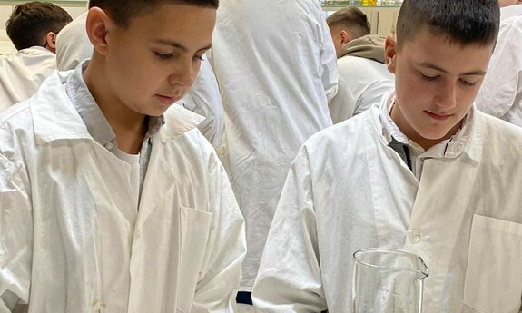 Zajęcia z chemii w ramach programu Klasa Akademicka