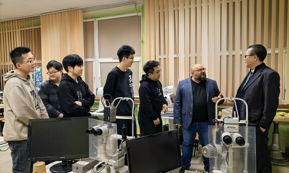 Wizytacja laboratorium Katedry Fizyki