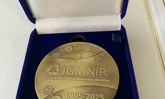 Wydział Inżynierii Produkcji i Technologii Materiał&oacute;w uhonorowany Medalem Jubileuszowym 30-lecia Izby Gospodarczej Metali Nieżelaznych i Recyklingu