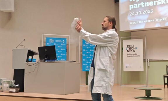 Noc Innowacji 2025 - pokazy Fizyka wok&oacute;ł nas