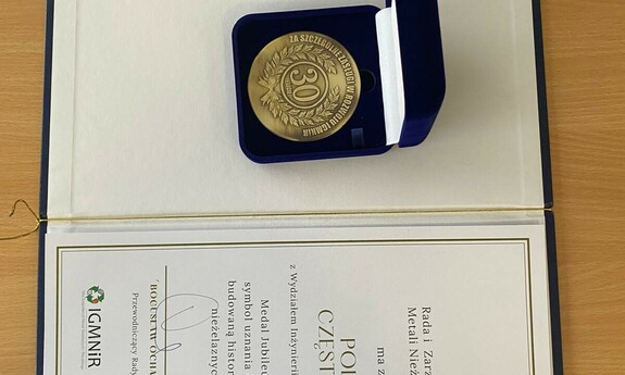 Wydział Inżynierii Produkcji i Technologii Materiał&oacute;w uhonorowany Medalem Jubileuszowym 30-lecia Izby Gospodarczej Metali Nieżelaznych i Recyklingu