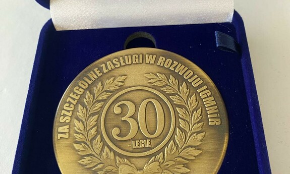 Wydział Inżynierii Produkcji i Technologii Materiał&oacute;w uhonorowany Medalem Jubileuszowym 30-lecia Izby Gospodarczej Metali Nieżelaznych i Recyklingu