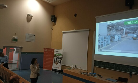 Uczestnicy Seminarium i warsztatów szkoleniowych pt. Zaawansowane materiały i technologie stosowane w przemyśle przetwórstwa aluminium