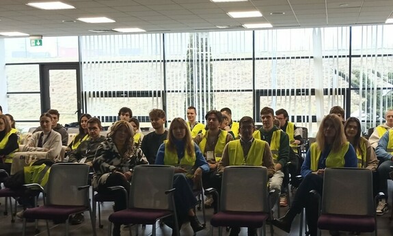 Studenci podczas warsztat&oacute;w w firmie Beko